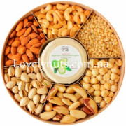 Велика дерев'яна коробка з горіхами та варенням 1400гр Велика дерев'яна коробка з горіхами та варенням 1400гр